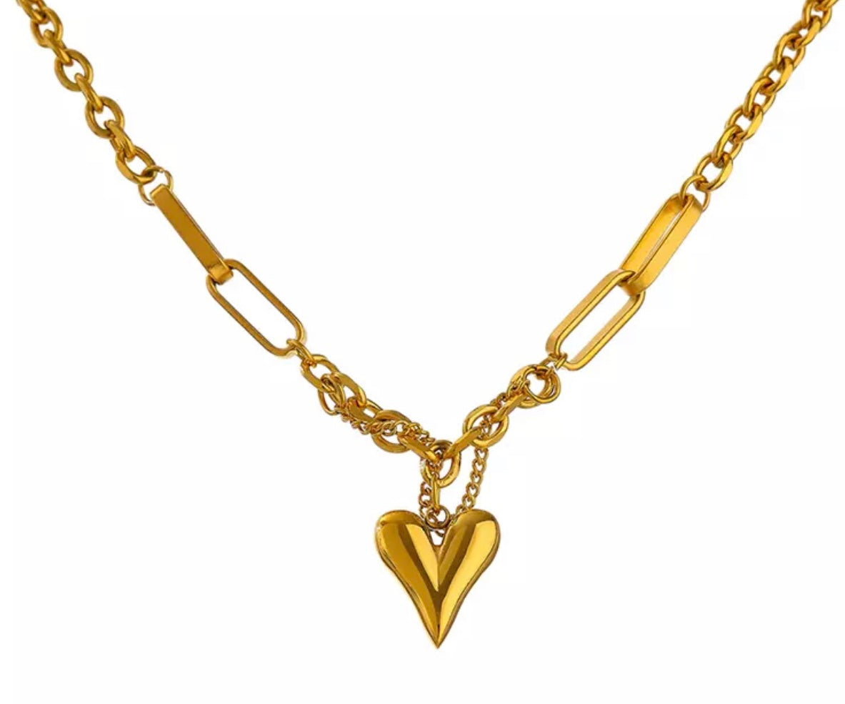VICTORIAS NECKLACE