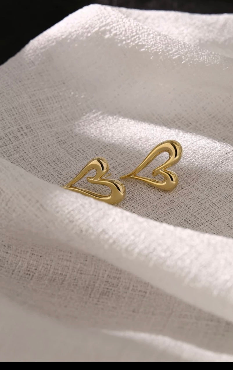 RESILIENT EARRING